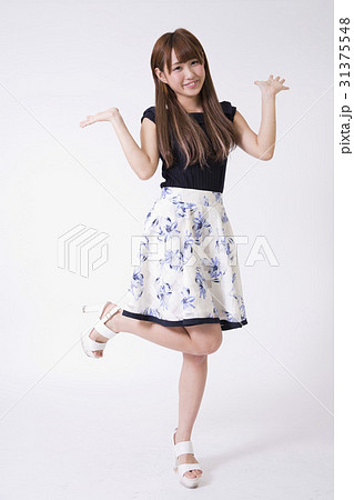 女の子 びっくり 31375548