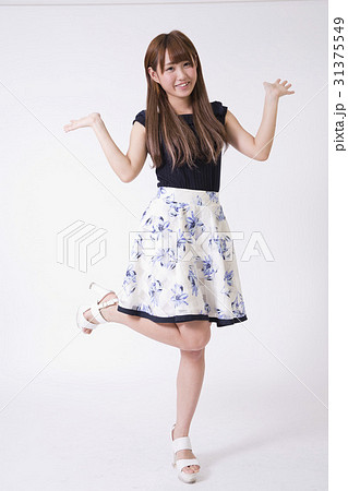 女の子 びっくり 31375549