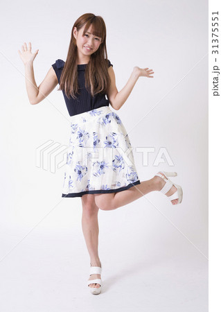 女の子 びっくり 31375551