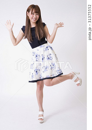 女の子 びっくり 31375552