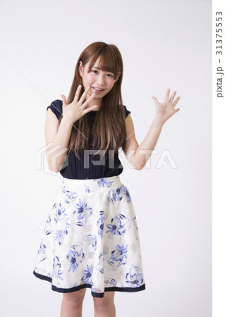 女の子 びっくり 31375553