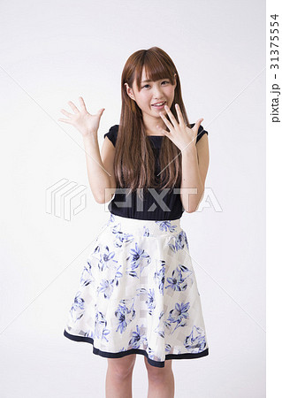 女の子 びっくり 31375554