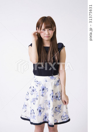 女の子 涙 31375631