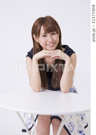 女の子 カフェ 31375908