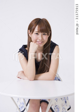 女の子 カフェ 31375913