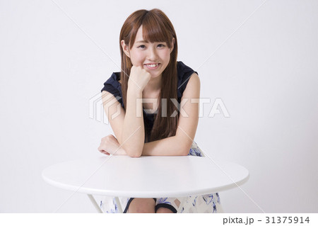 女の子 カフェ 31375914