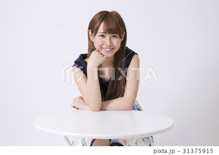 女の子 カフェ 31375915