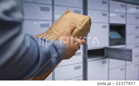 宅配ロッカーのイメージ［背景美術セットを利用・架空の施設空間です］ 31377857