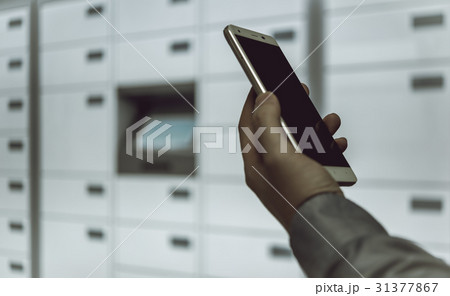 宅配ロッカーのイメージ［背景美術セットを利用・架空の施設空間です］ 31377867