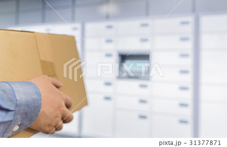 宅配ロッカーのイメージ［背景美術セットを利用・架空の施設空間です］ 31377871