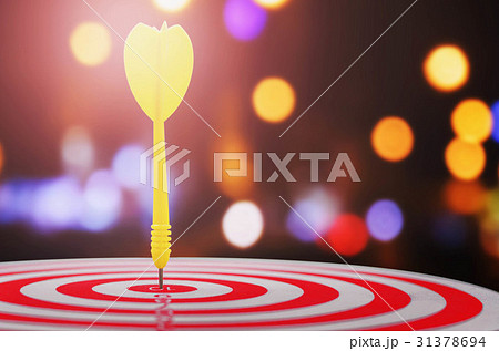 yellow arrow and target of dartboar yellow arrow and target of dartboar 31378694