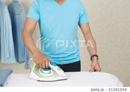 Ironing shirt 31381049