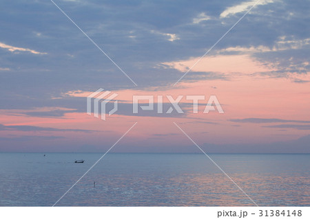 Colorful seascape and twilight sky, long exposure 31384148