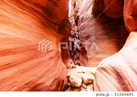 Slot canyon 31384895