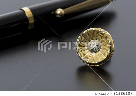 弁護士バッジ 31386107