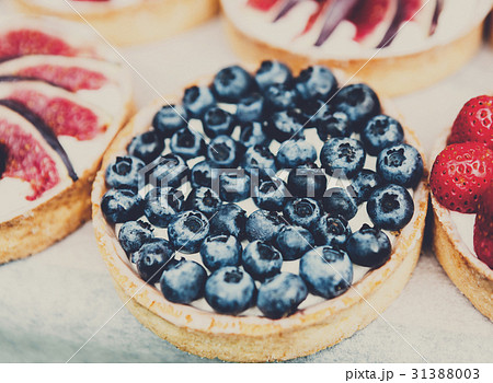 Closeuo of blueberry tart dessert tray assorted Closeuo of blueberry tart dessert tray assorted 31388003