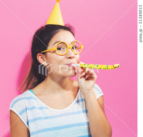 Young woman with noisemaker 31389015