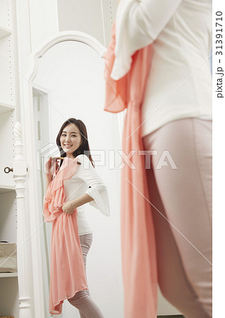 鏡 女性 女 31391710