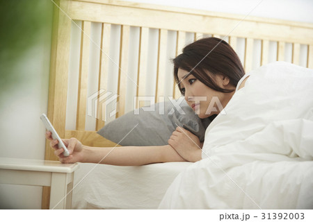 スマートフォン スマホ 女性 31392003