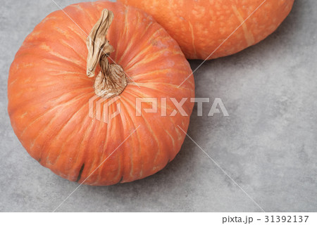 Isolated orange pumpkin 31392137