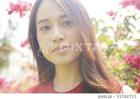 Beautiful girl in spring park with flowers 31392711