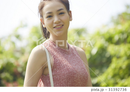 close up portrait of young beautiful woman outdoor 31392736