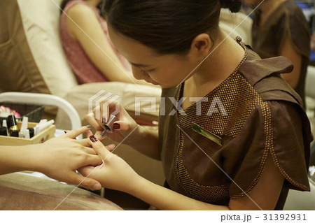 Woman is painting nails in nail salon 31392931