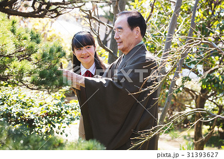 お金持ちの家族　庭園 31393627