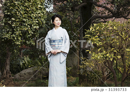お金持ち 和服の女性の写真素材