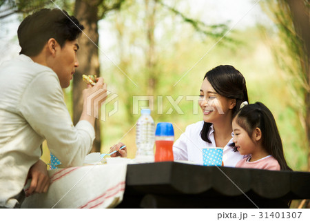 木 笑顔 微笑 31401307