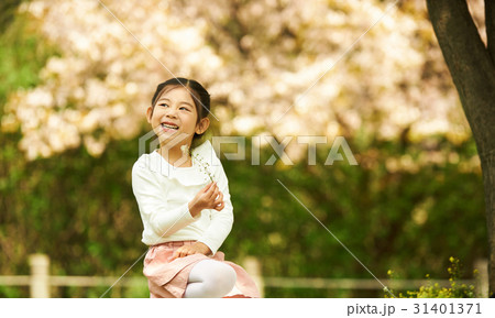 公園 花 少女 31401371