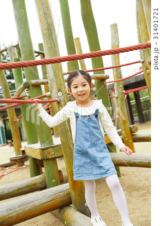 構造物 遊び場 少女 31401721