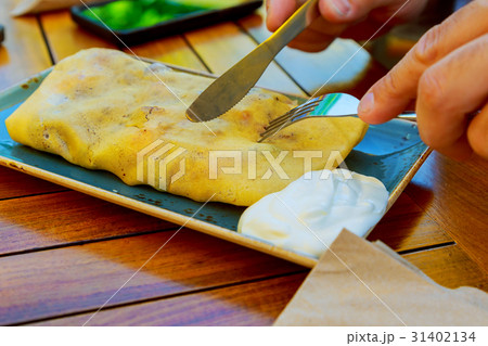 Crepes filled with chocolate and fruits Crepes filled with chocolate and fruits 31402134