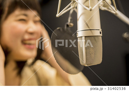 女性　レコーディング 31402536