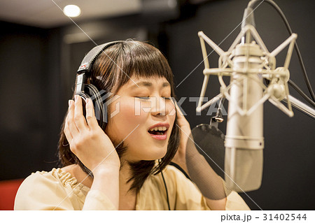 女性　レコーディング 31402544