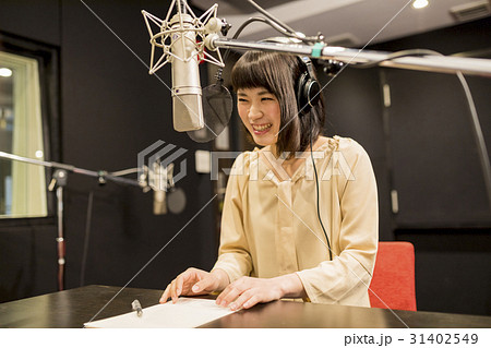 女性　レコーディング 31402549