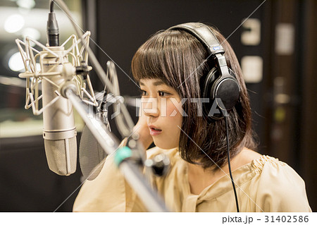 女性　レコーディング 31402586