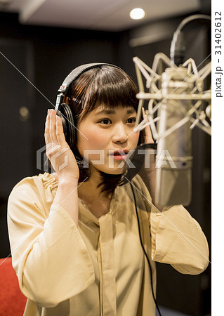 女性　レコーディング 31402612