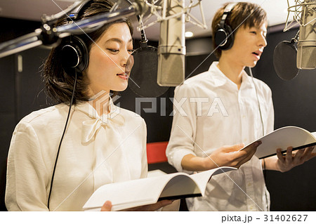 レコーディングをする男女 31402627