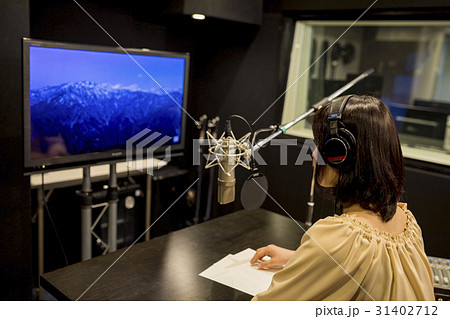 女性　レコーディング 31402712