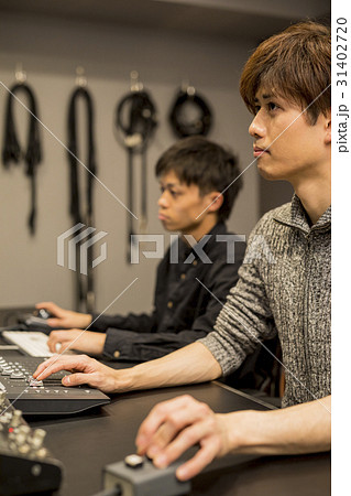 レコーディングスタジオ 収録 レコーディングスタジオ 収録 31402720