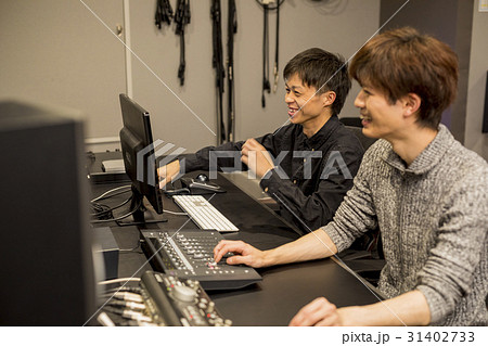 レコーディングスタジオ 収録 レコーディングスタジオ 収録 31402733