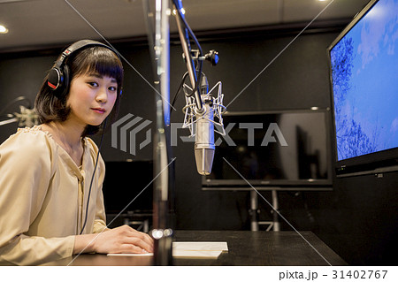 女性　レコーディング 31402767