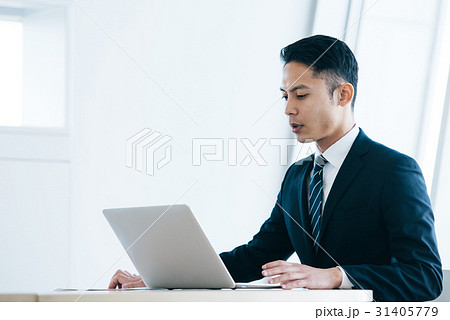 男女　オフィスシーン 31405779