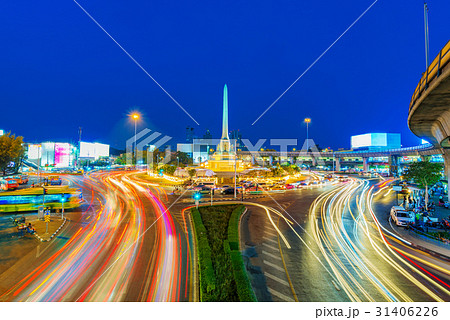 Night view of Victory monument 31406226