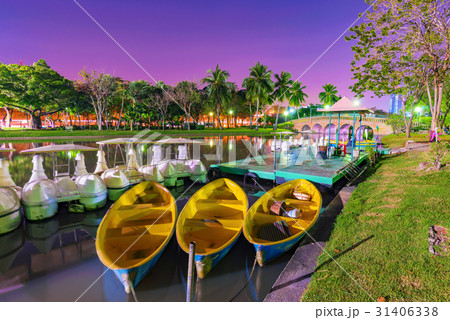 Boats in the lake in a park at night 31406338