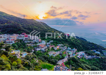 View of Jiufen town houses and mountain View of Jiufen town houses and mountain 31406477