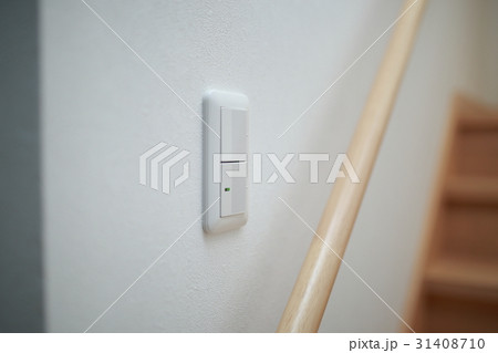 電気 スイッチ (階段 段差 on off 電源 エコロジー オール電化 太陽光発電 エネルギー) 31408710