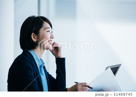 ビジネスウーマン パソコン作業 ビジネスウーマン パソコン作業 31409745