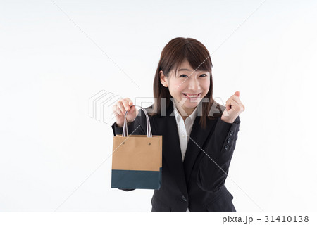プレゼントをするOL 31410138